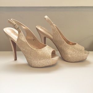 Elegant Platform Heel Gold Sparkle Like New - Sz 8